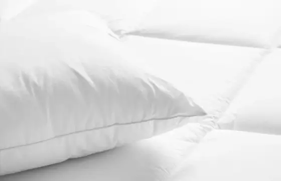 Jakie poduszki są w hotelach? Odtwórz luksus w swojej sypialni